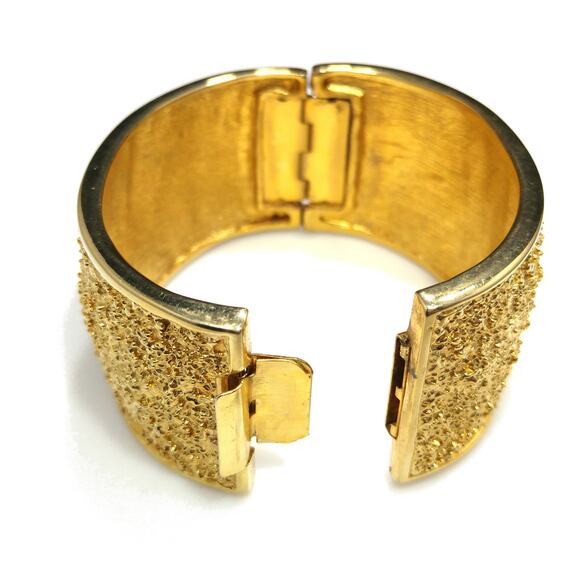 Vintage Wide Textured Gold Cuff Bracelet, Hinged Clasp, 1980s - Picture 2 of 10